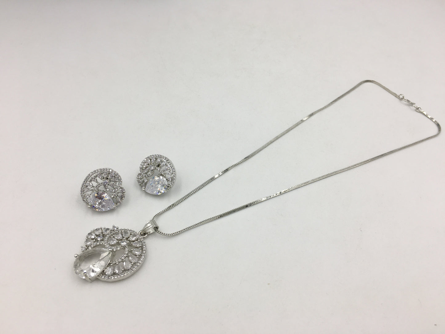 ALLEGRA AD CHAIN PENDANT