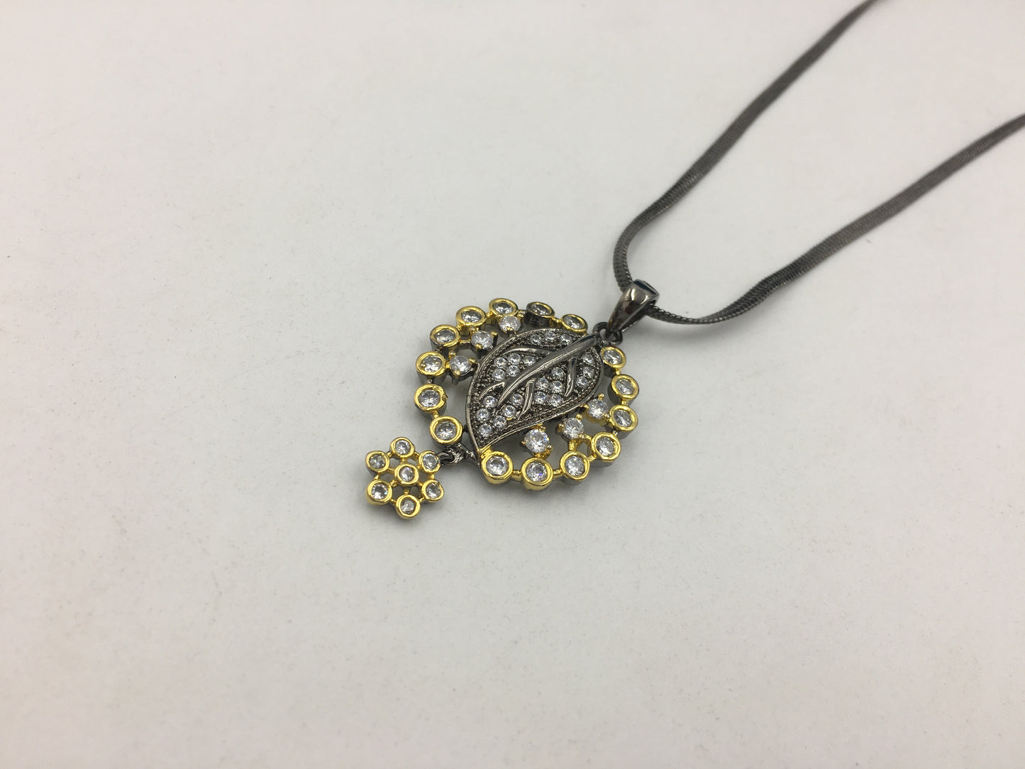ARABELLA AD CHAIN PENDANT