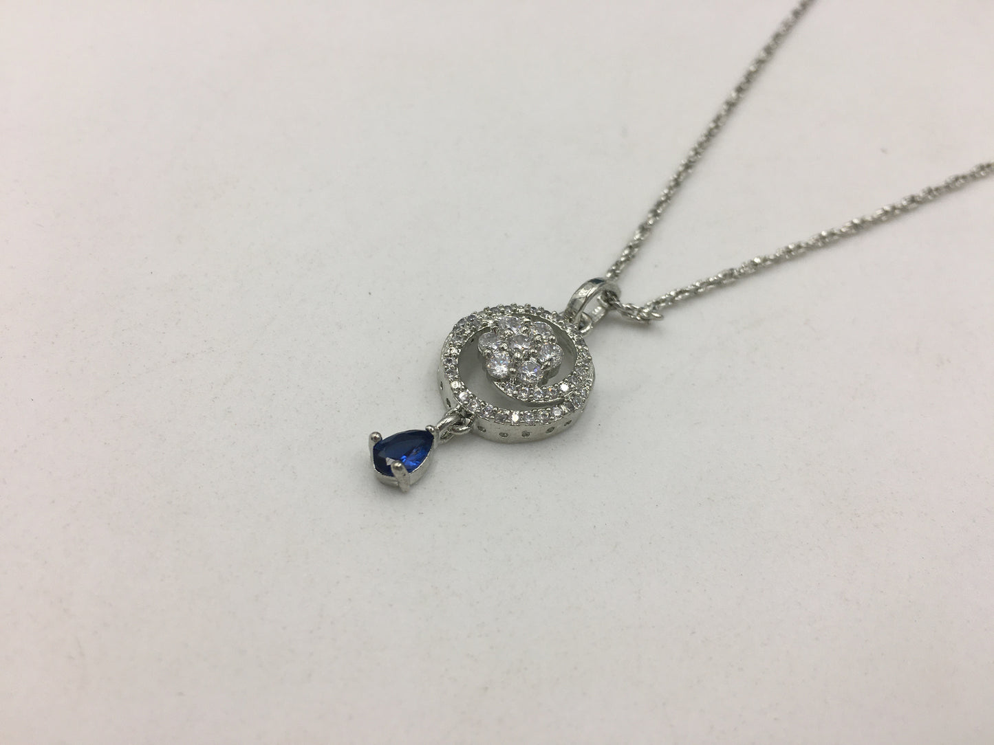 BEATRICE AD CHAIN PENDANT