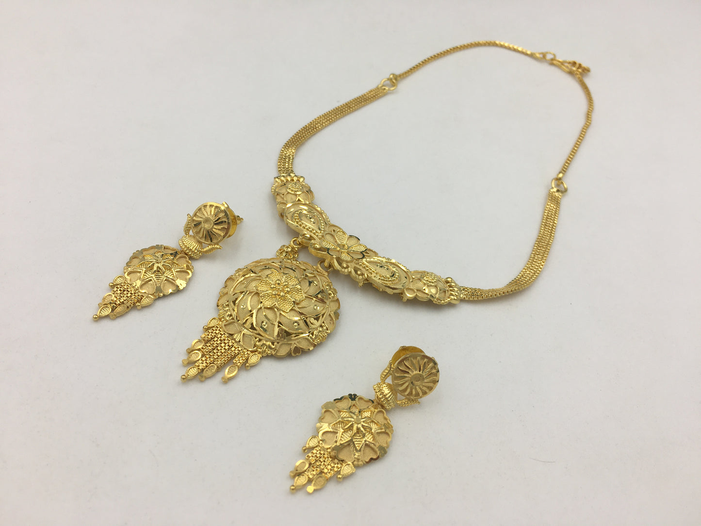 SIREESHA FORMING NECKLACE SET