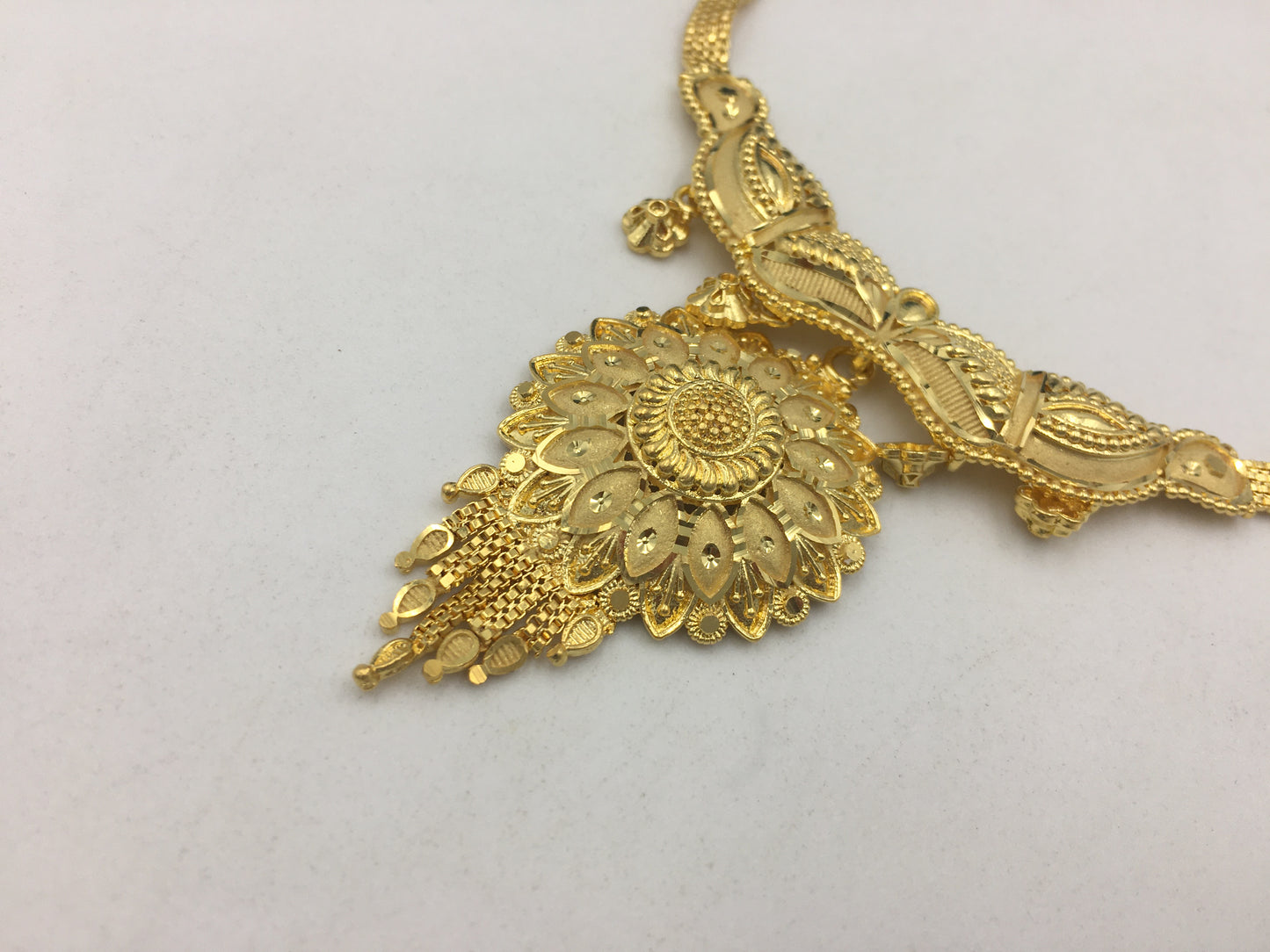 LAKSHITA FORMING NECKLACE SET