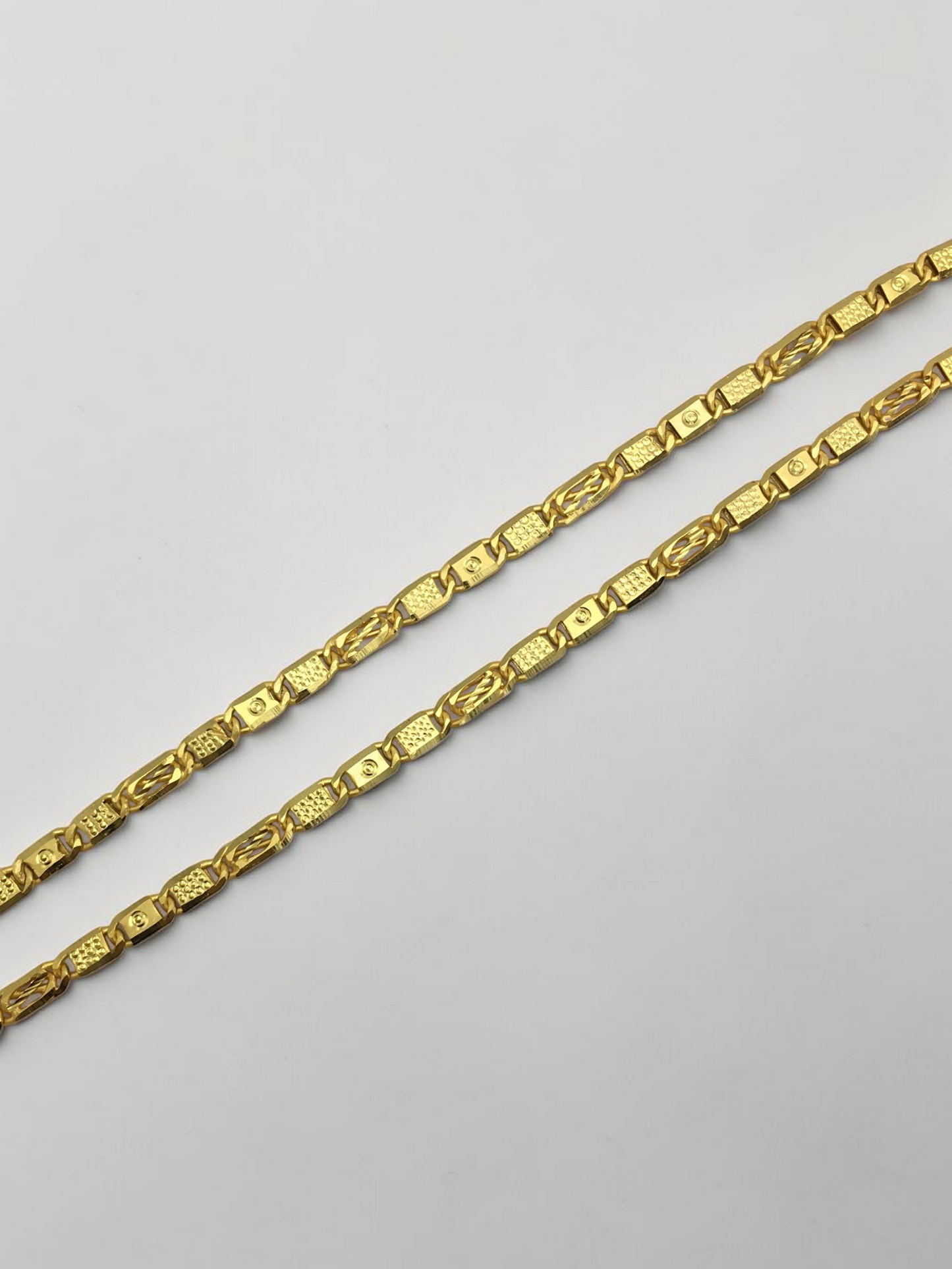 RECTANGULAR DESIGN MICRO GOLD MEN’S CHAIN