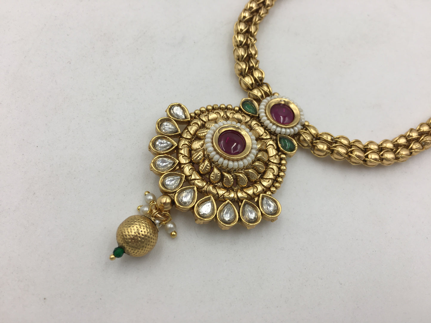 NIVEDITA GOLDEN NECKLACE SET