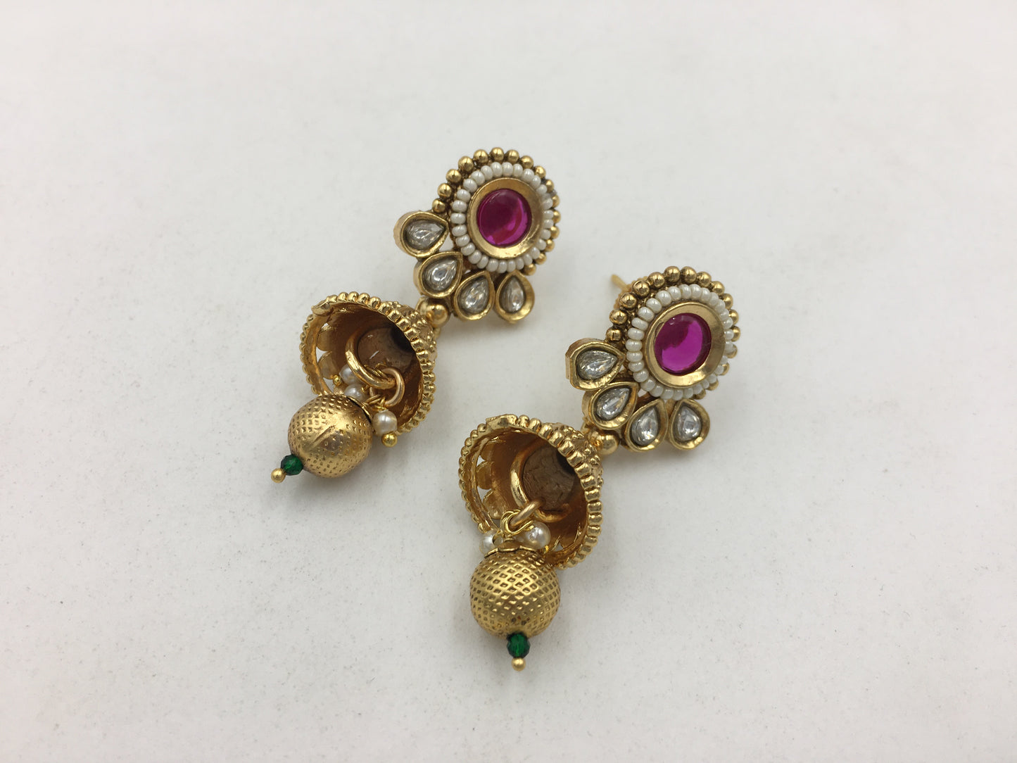 NIVEDITA GOLDEN NECKLACE SET