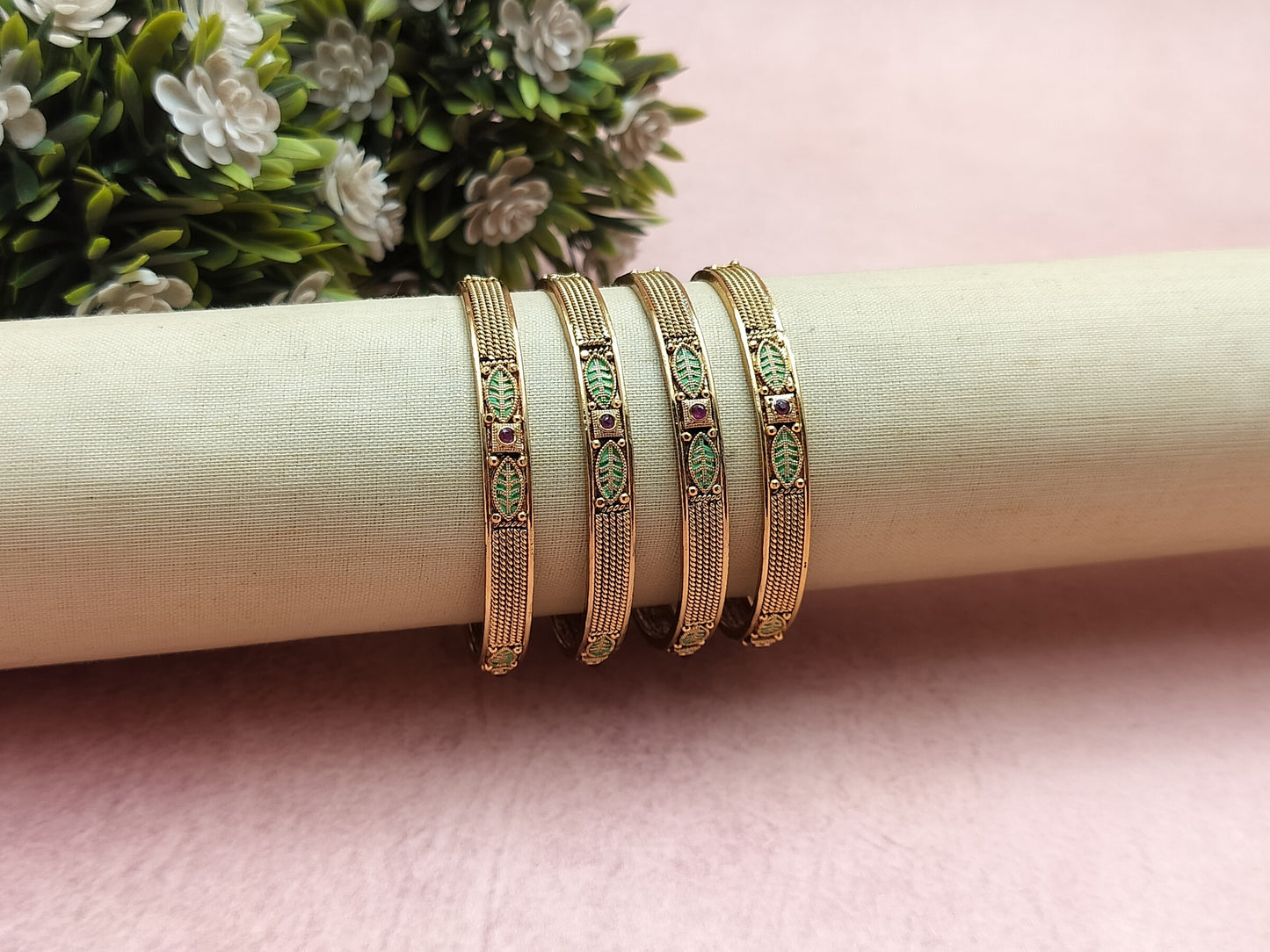 Manasvi Bangles