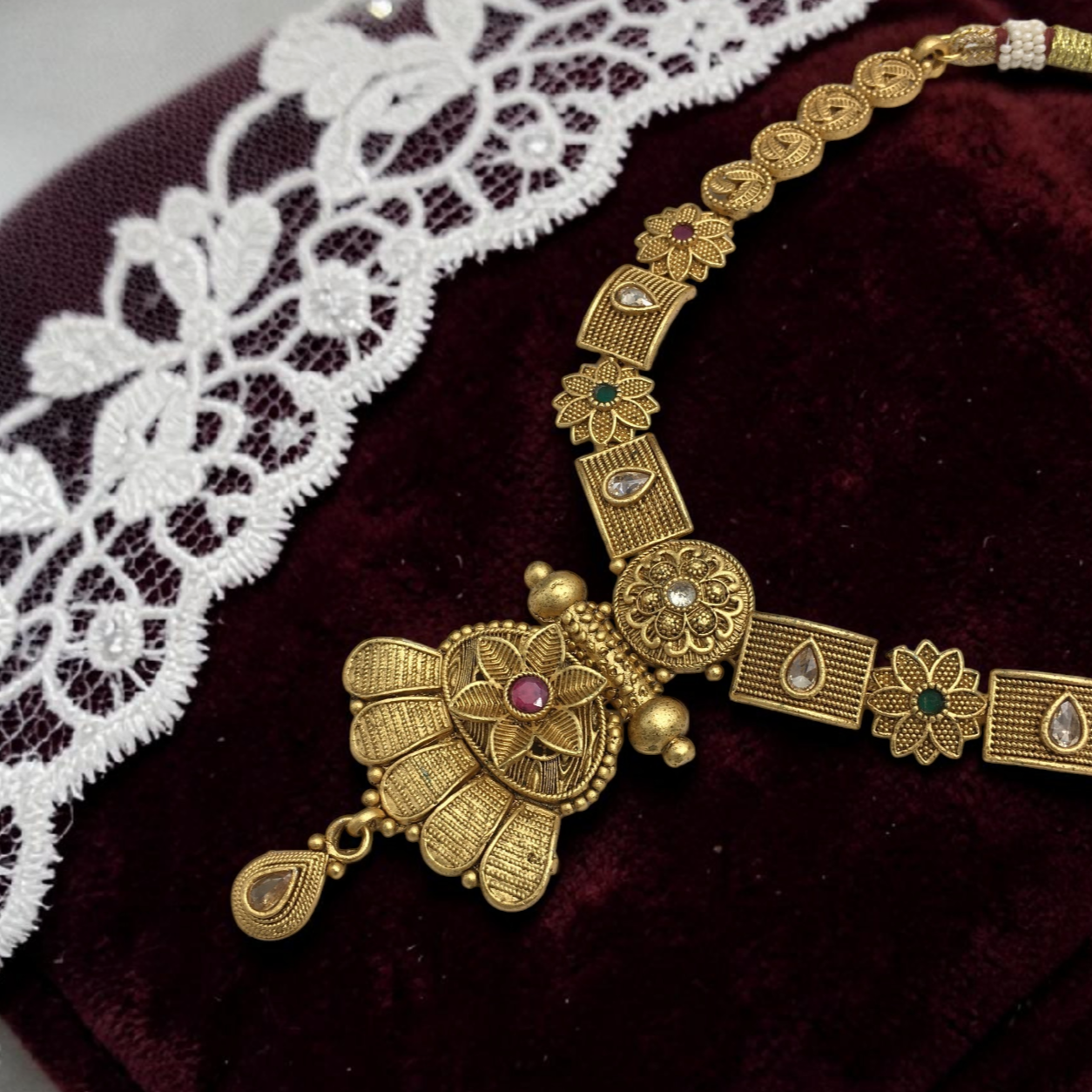 ELEGANT FLORAL RAJWADI NECKLACE SET