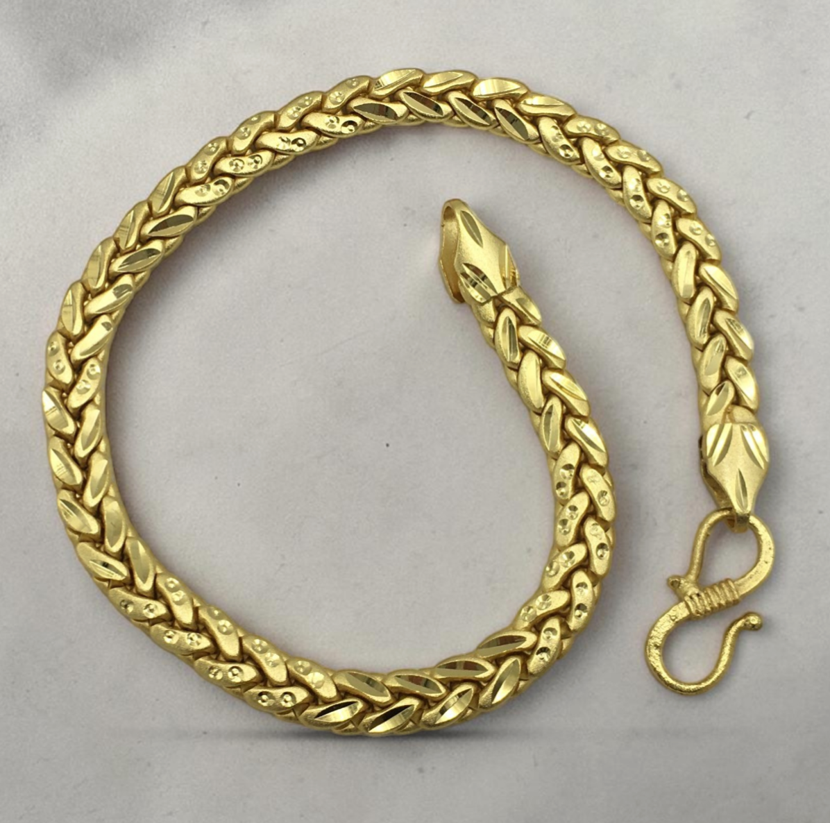 PREMIUM GOLD FINISH CUBAN LINK MEN'S BRACELET