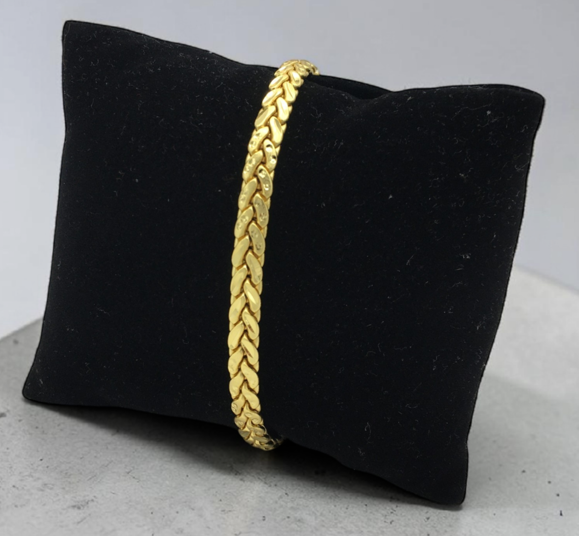 PREMIUM GOLD FINISH CUBAN LINK MEN'S BRACELET