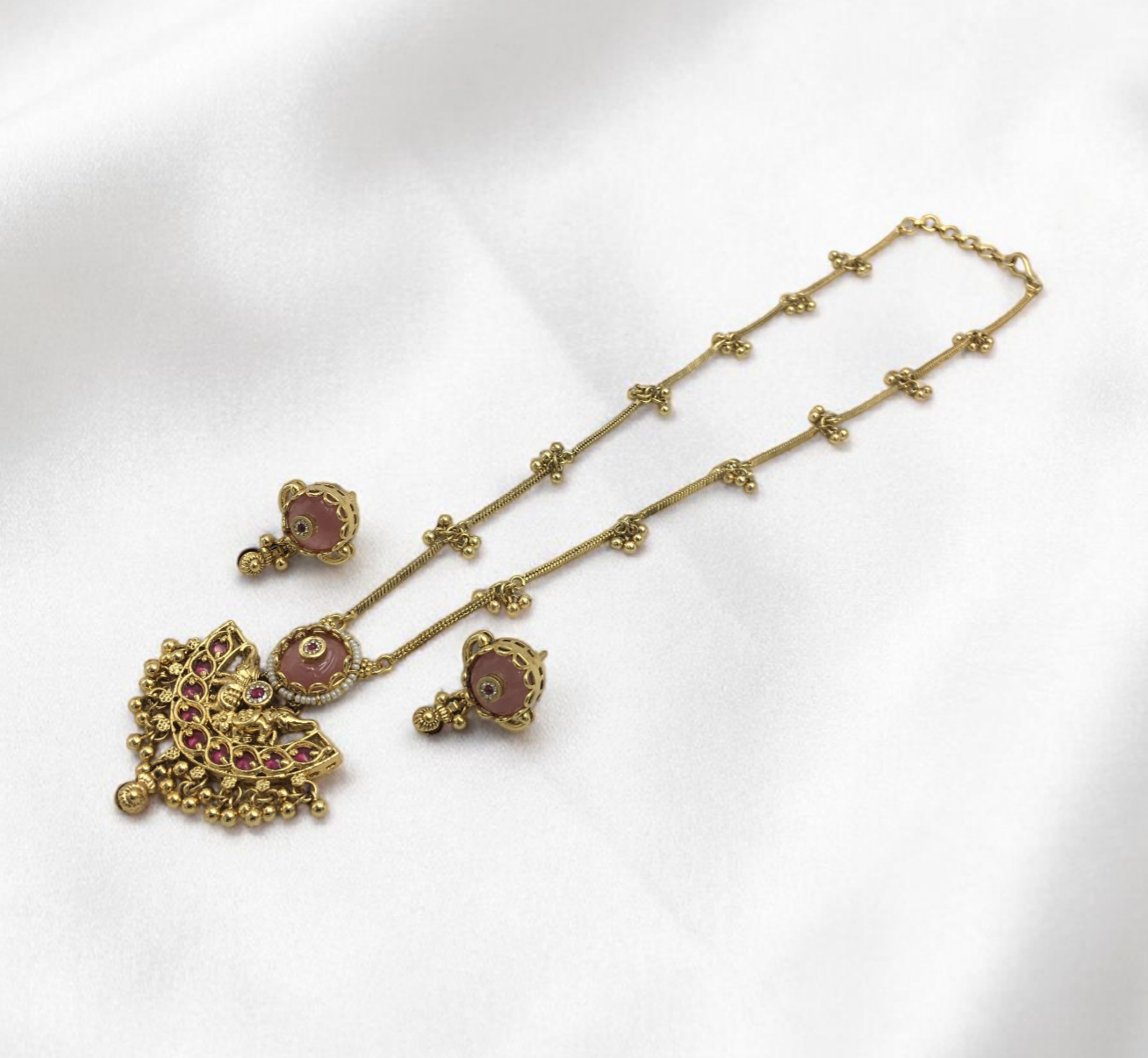 HERITAGE RAJWADI CHAIN PENDANT SET WITH PINK MONA LISA STONE & GHUNGRU