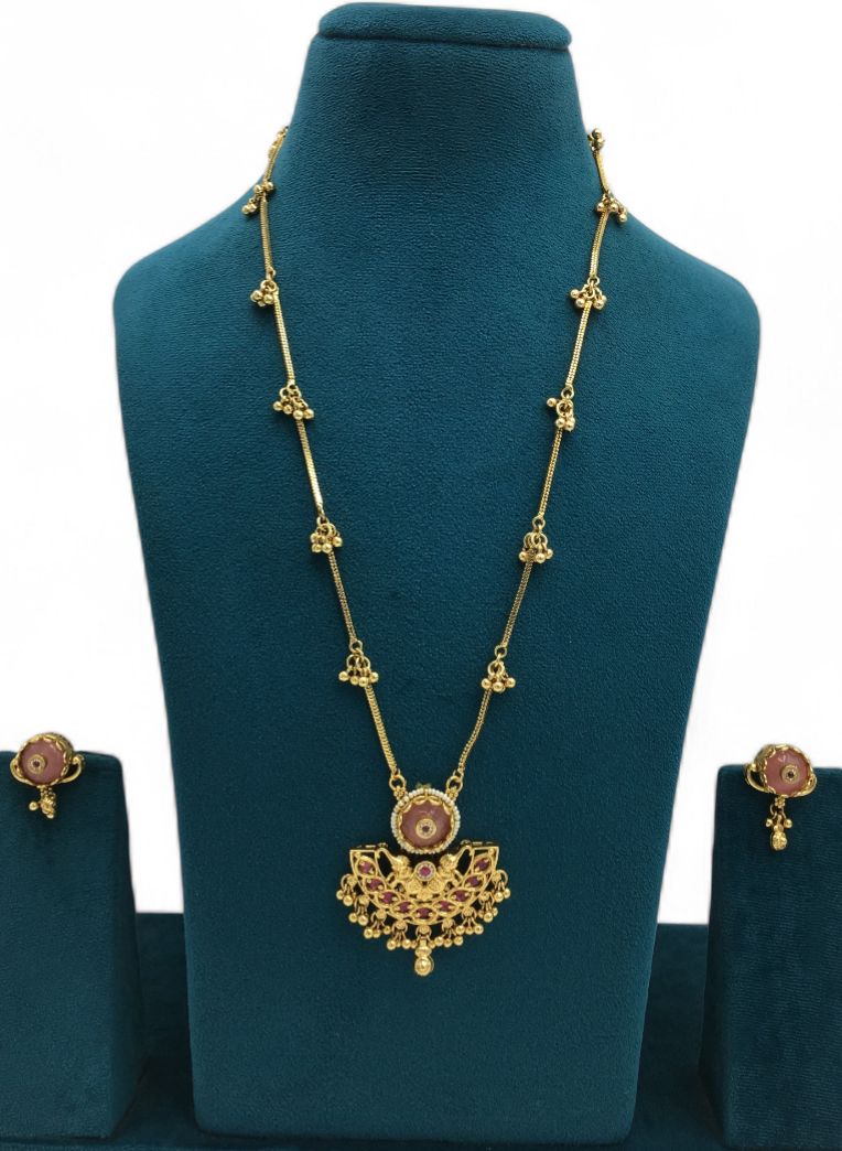 HERITAGE RAJWADI CHAIN PENDANT SET WITH PINK MONA LISA STONE & GHUNGRU