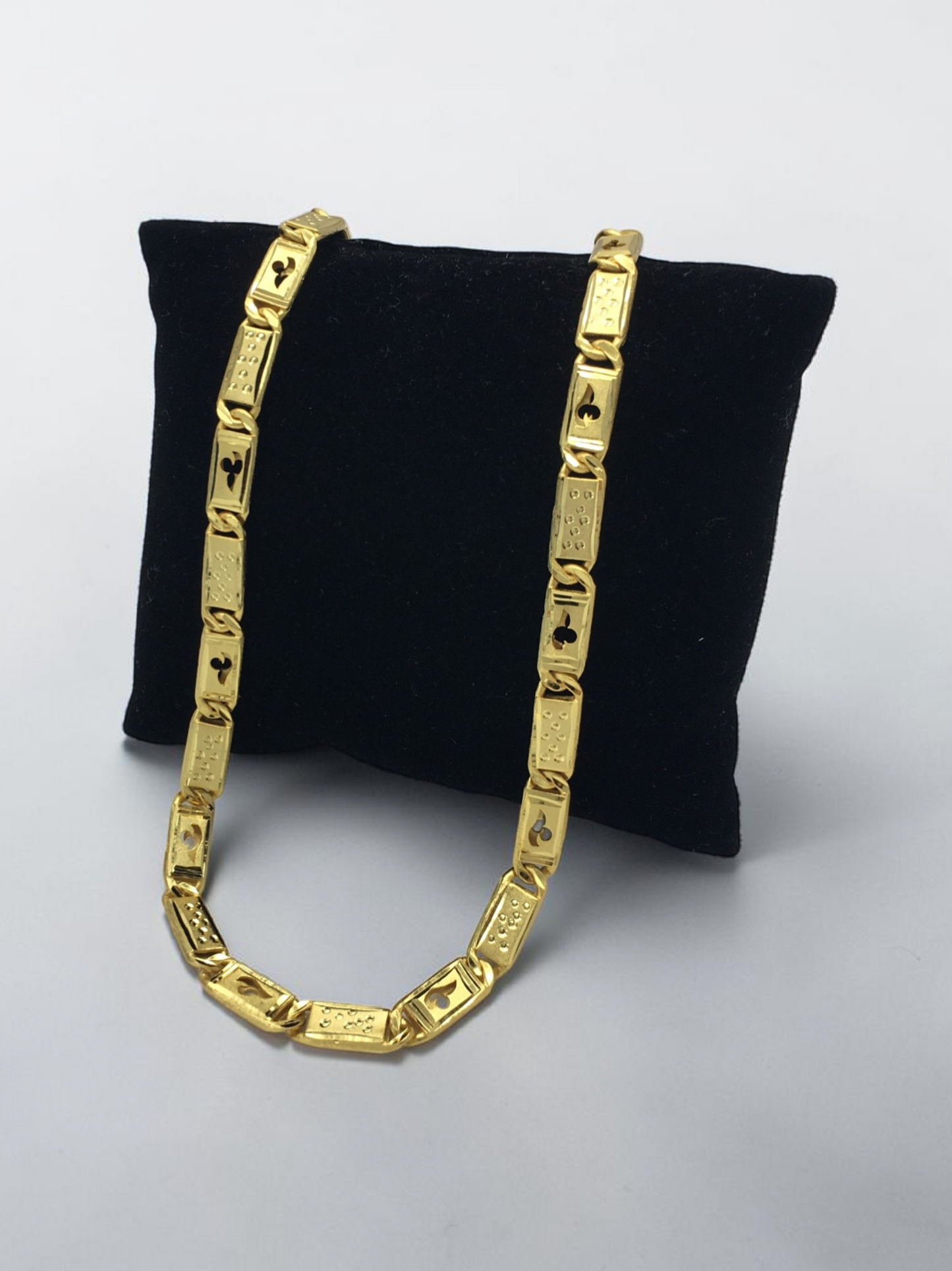 BLACK ACCENT PREMIUM MEN’S GOLD CHAIN