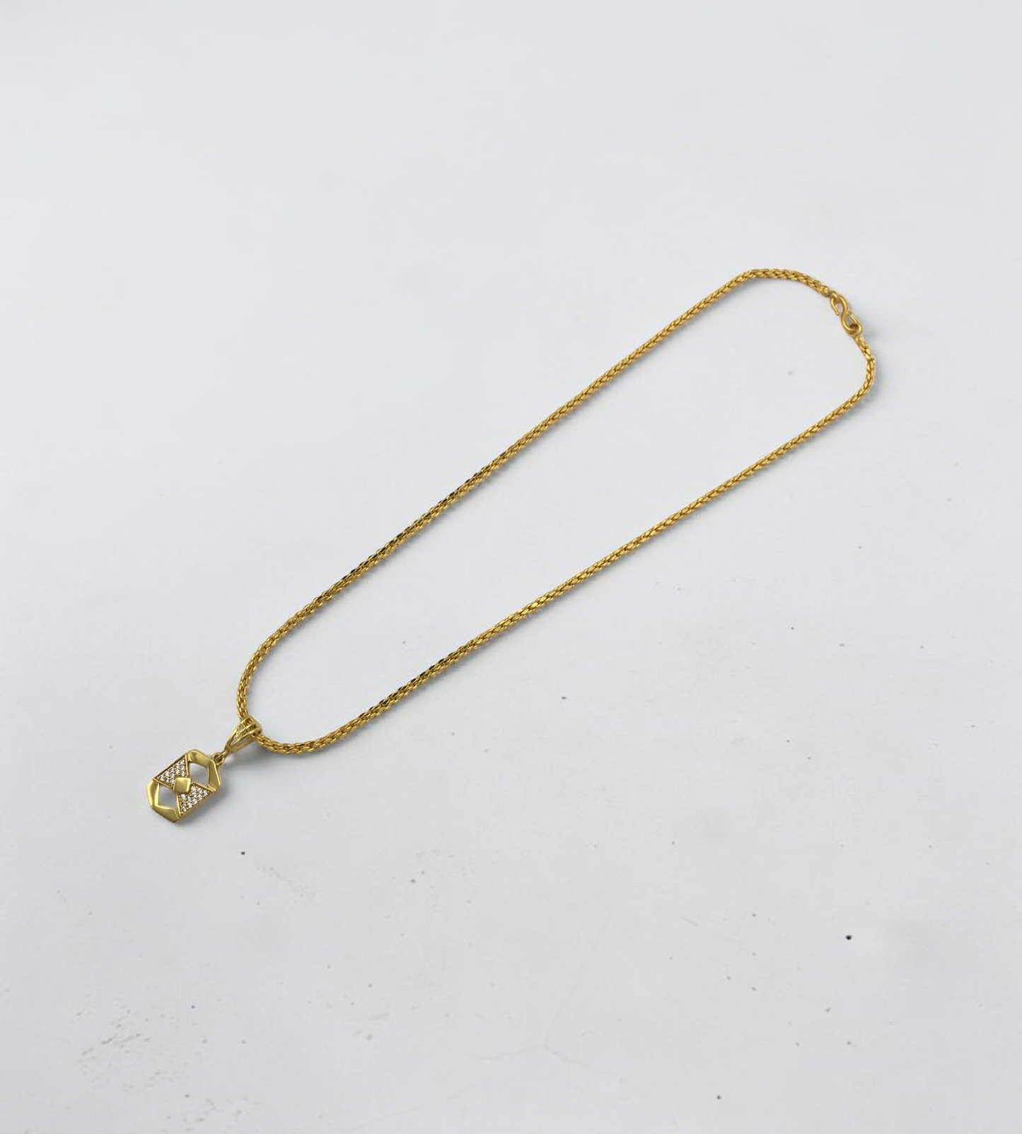 BLACK ACCENT MICRO GOLD PLATED PENDANT CHAIN
