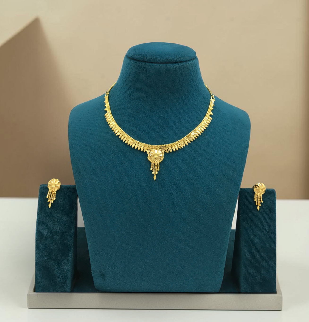 AARINI SURYAPRABHA ONE GRAM FORMING SHORT NECKLACE SET WITH EARRINGS FOR WOMEN | TRADITIONAL GOLD FINISH JEWELLERY