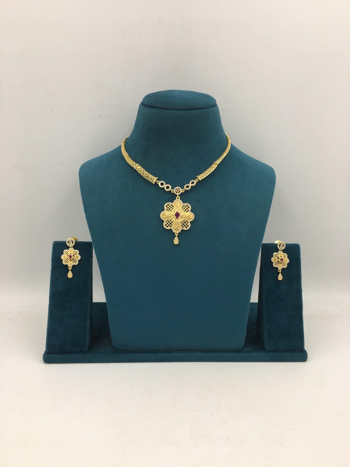 SAMSKRITA FORMING NECKLACE SET