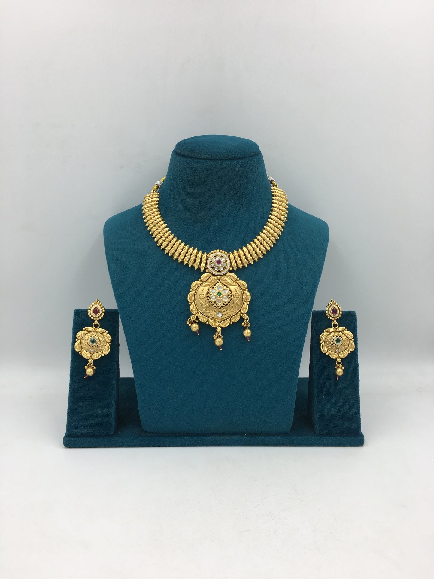 VARNIKA BRASS NECKLACE SET