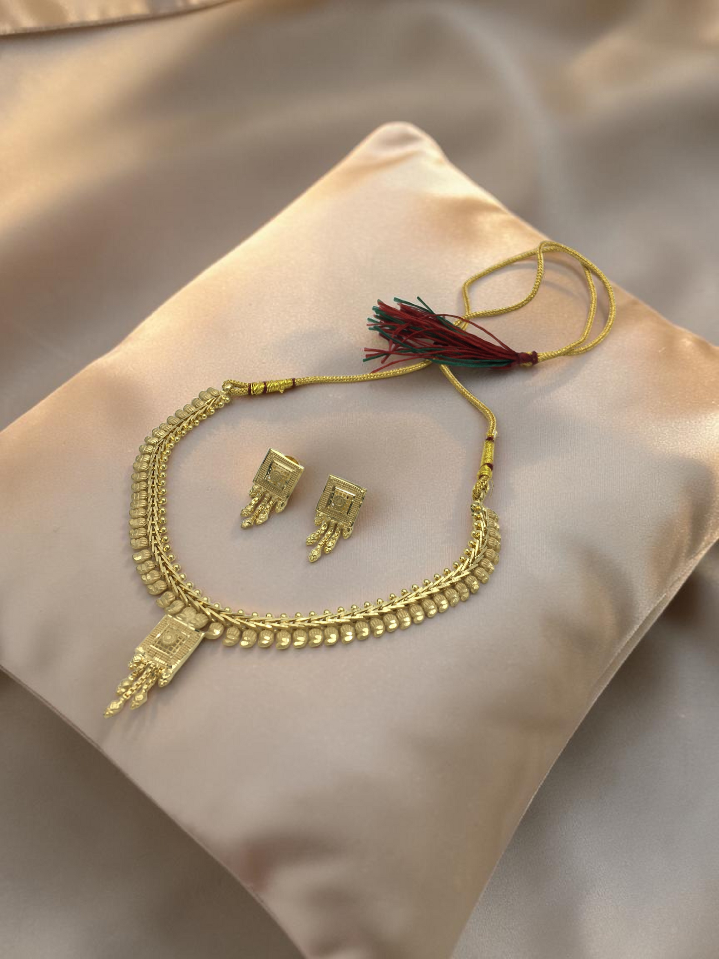 KANAK CHOWKI ONE GRAM FORMING SHORT NECKLACE SET WITH EARRINGS