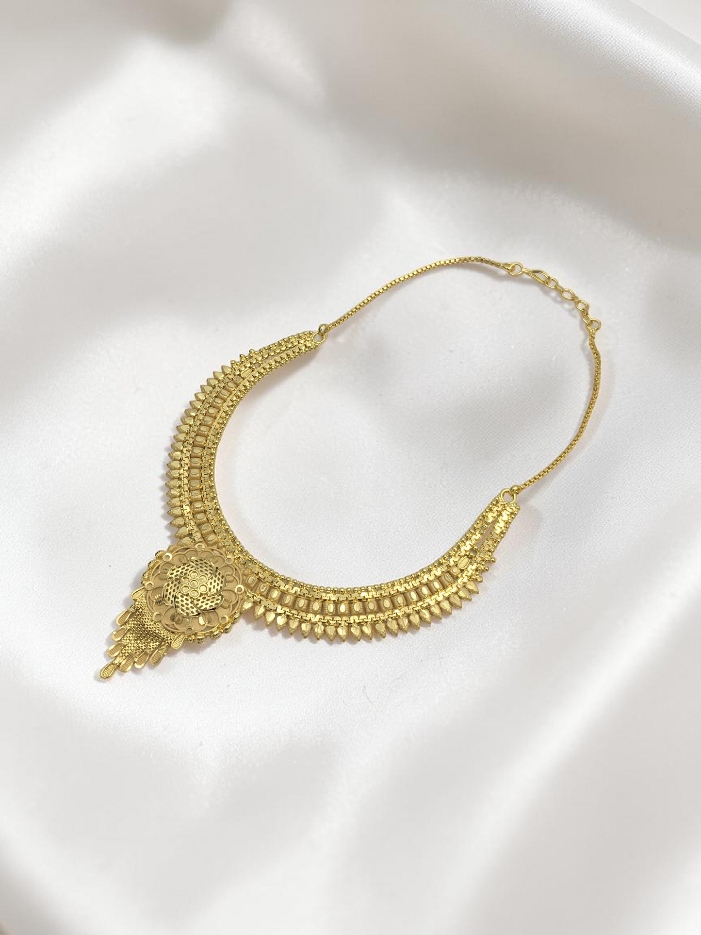 HIRANYA PUSHPA ONE GRAM FORMING SHORT NECKLACE SET WITH EARRINGS