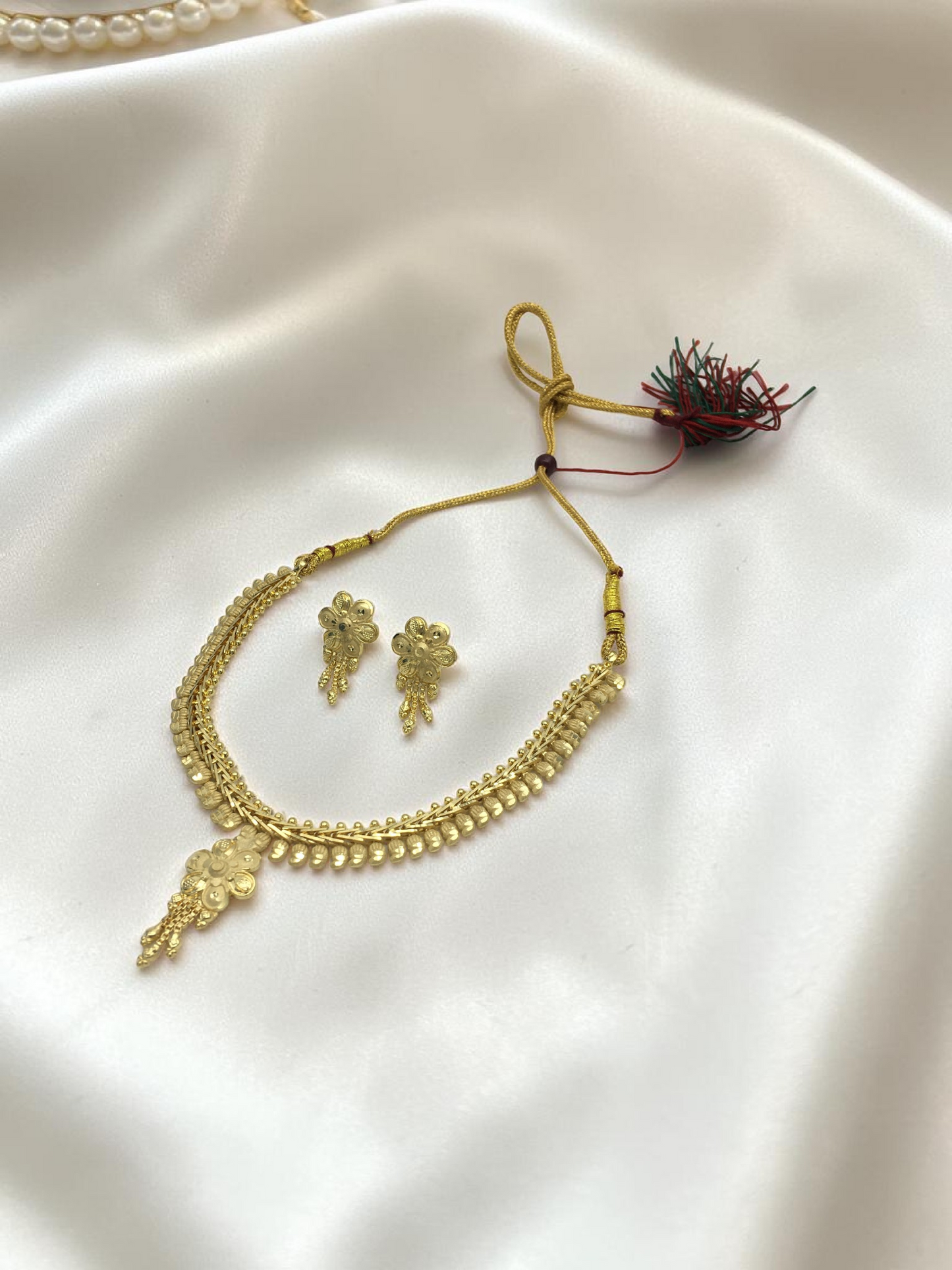 AARINI PUSHPA ONE GRAM FORMING SHORT NECKLACE SET WITH EARRINGS
