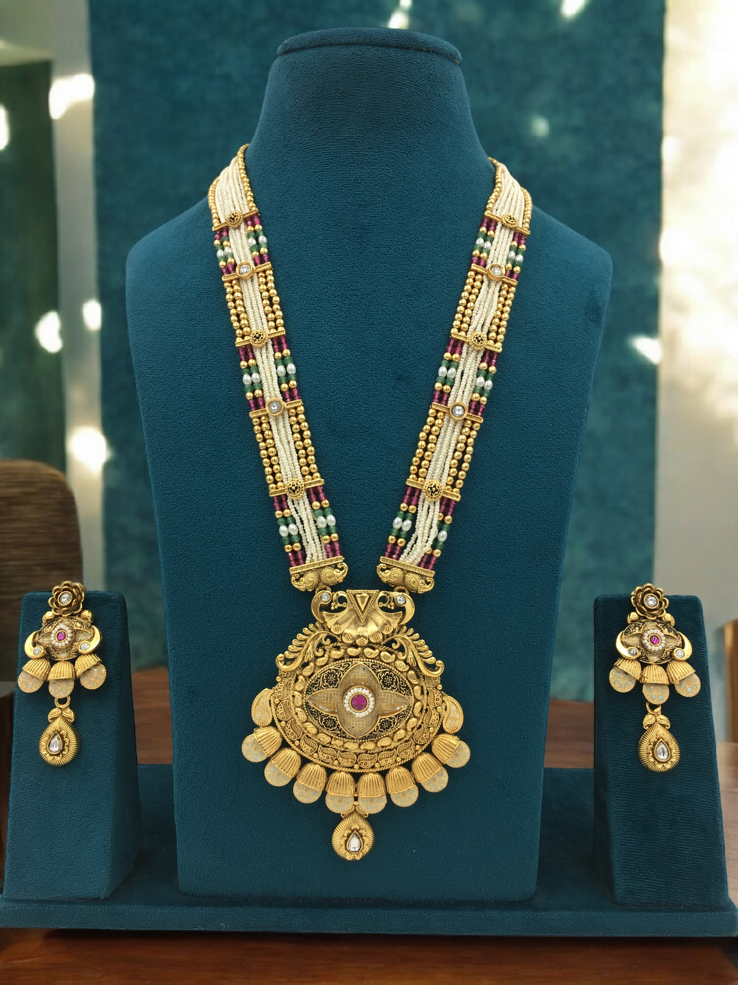 AMAYA BRASS NECKLACE SET