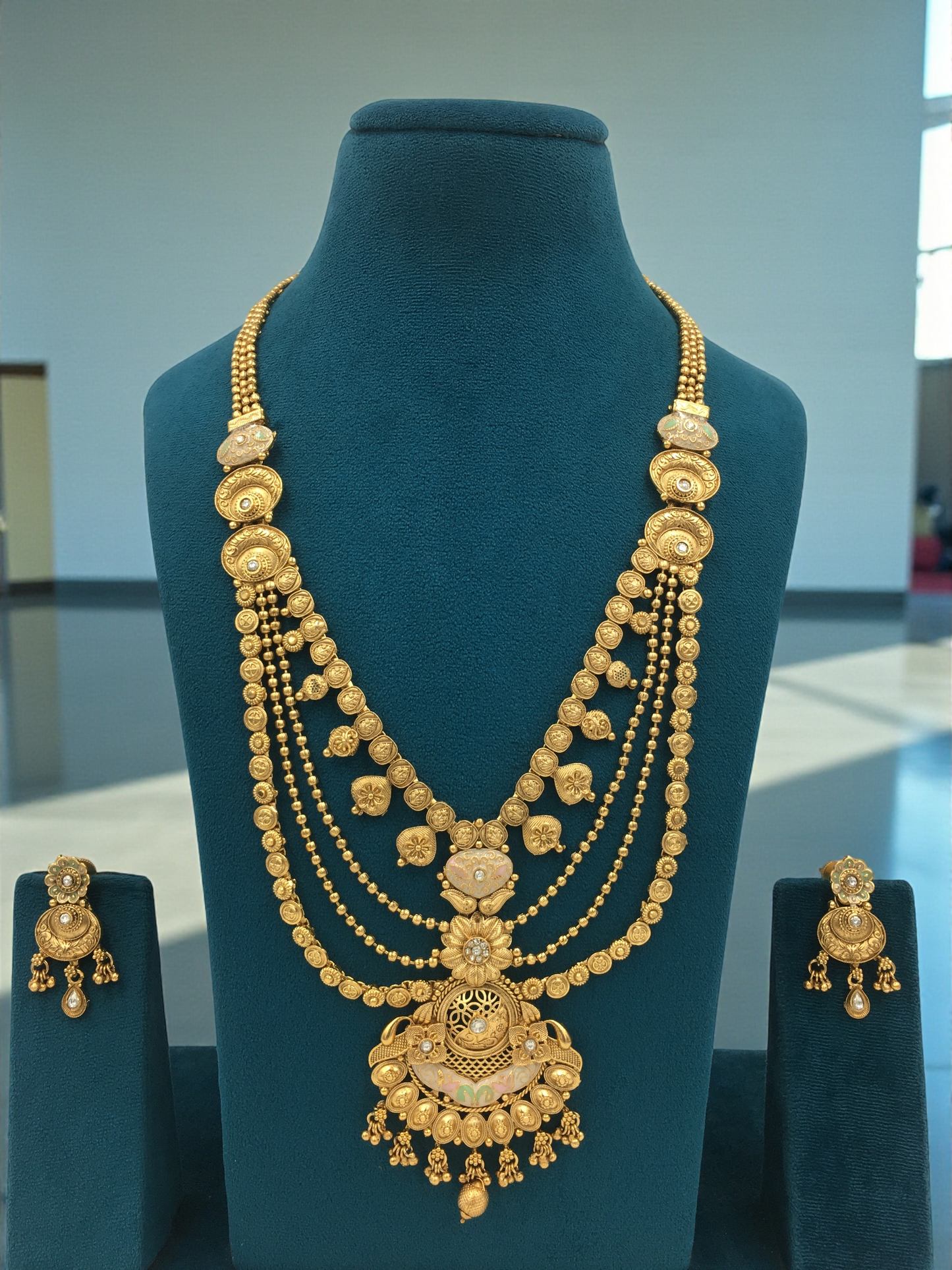 JENNIFER  BRASS NECKLACE SET