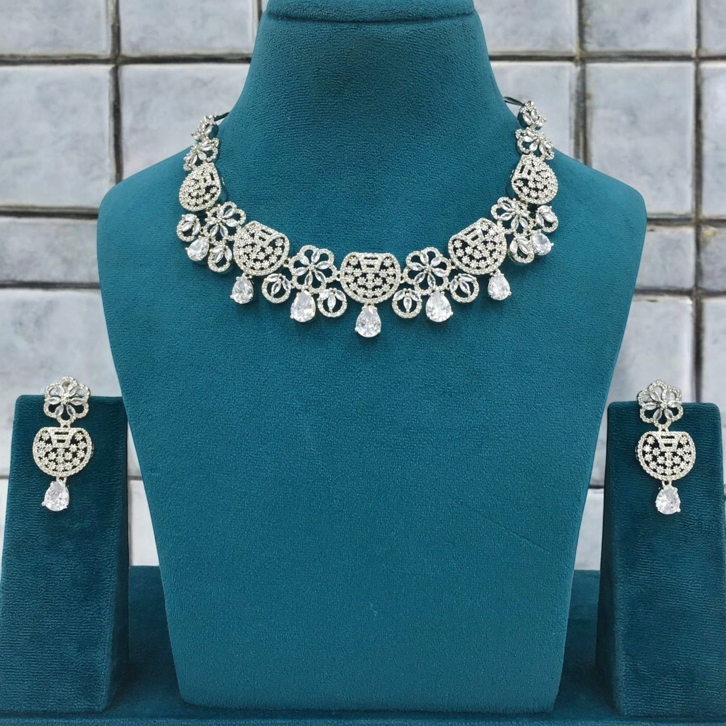 PRATHA AD NECKLACE SET