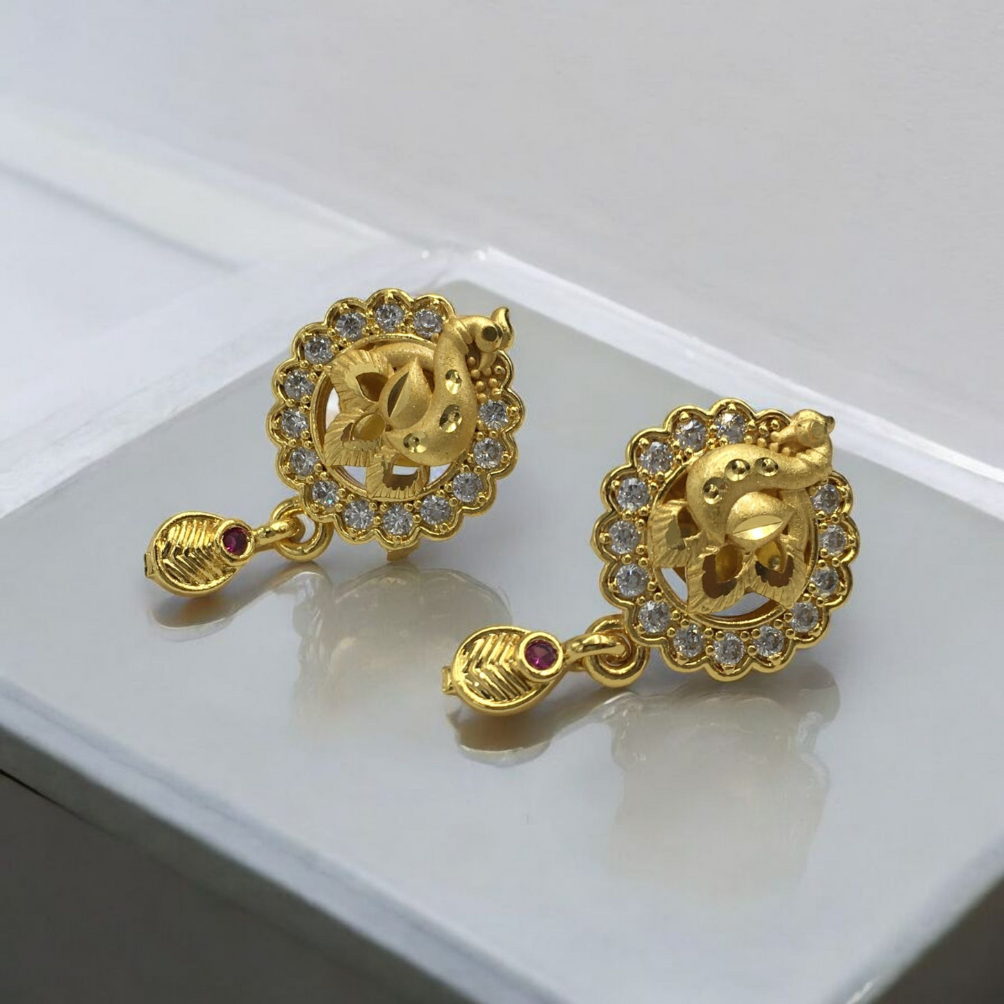 TRIVIDHA MICRO GOLD CHAIN PENDANT