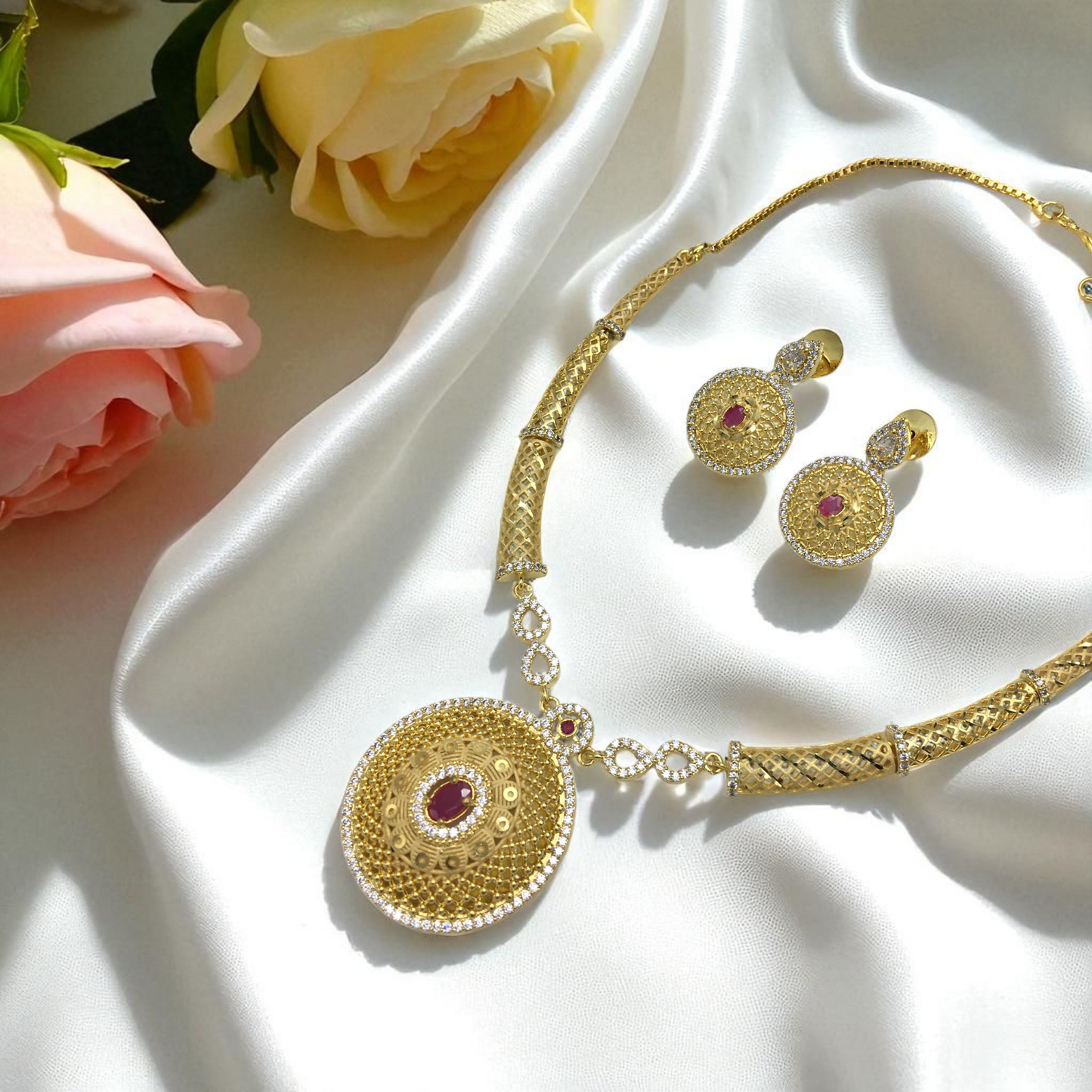 VANYA FORMING NECKLACE SET