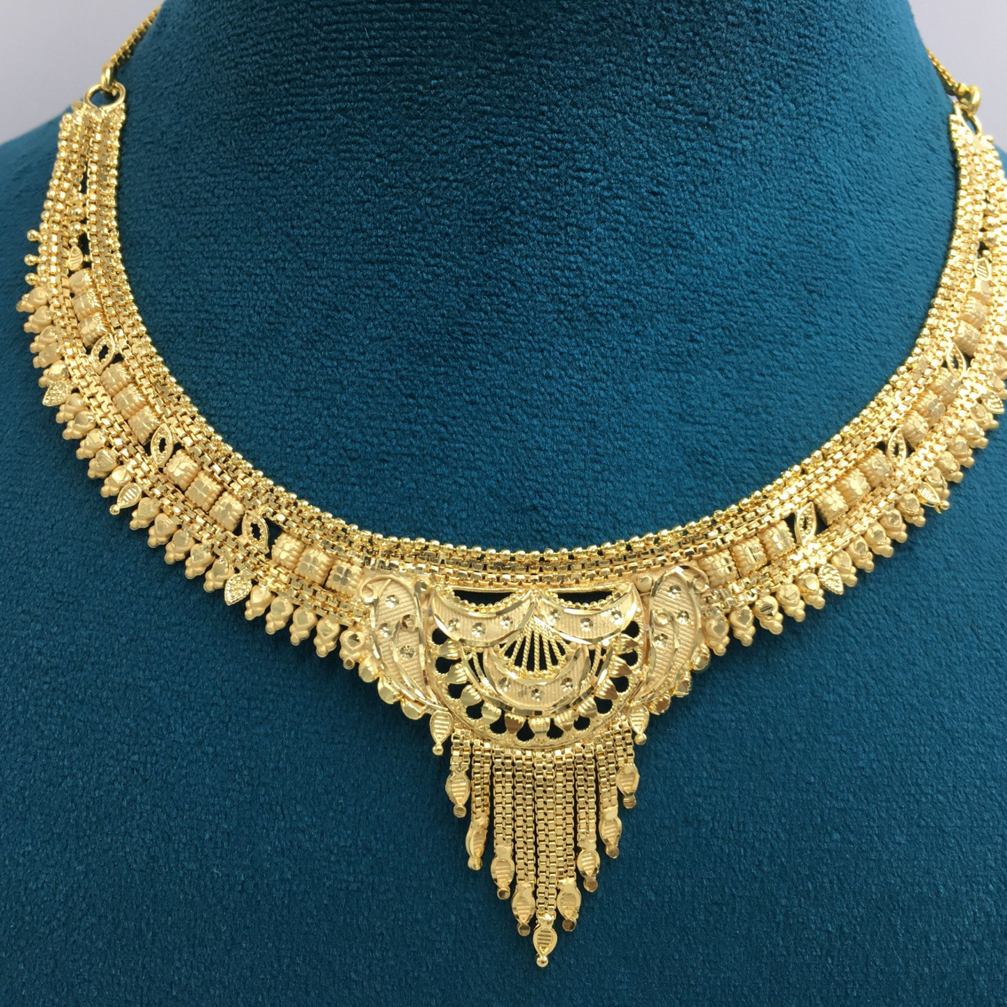AANYA FORMING NECKLACE SET