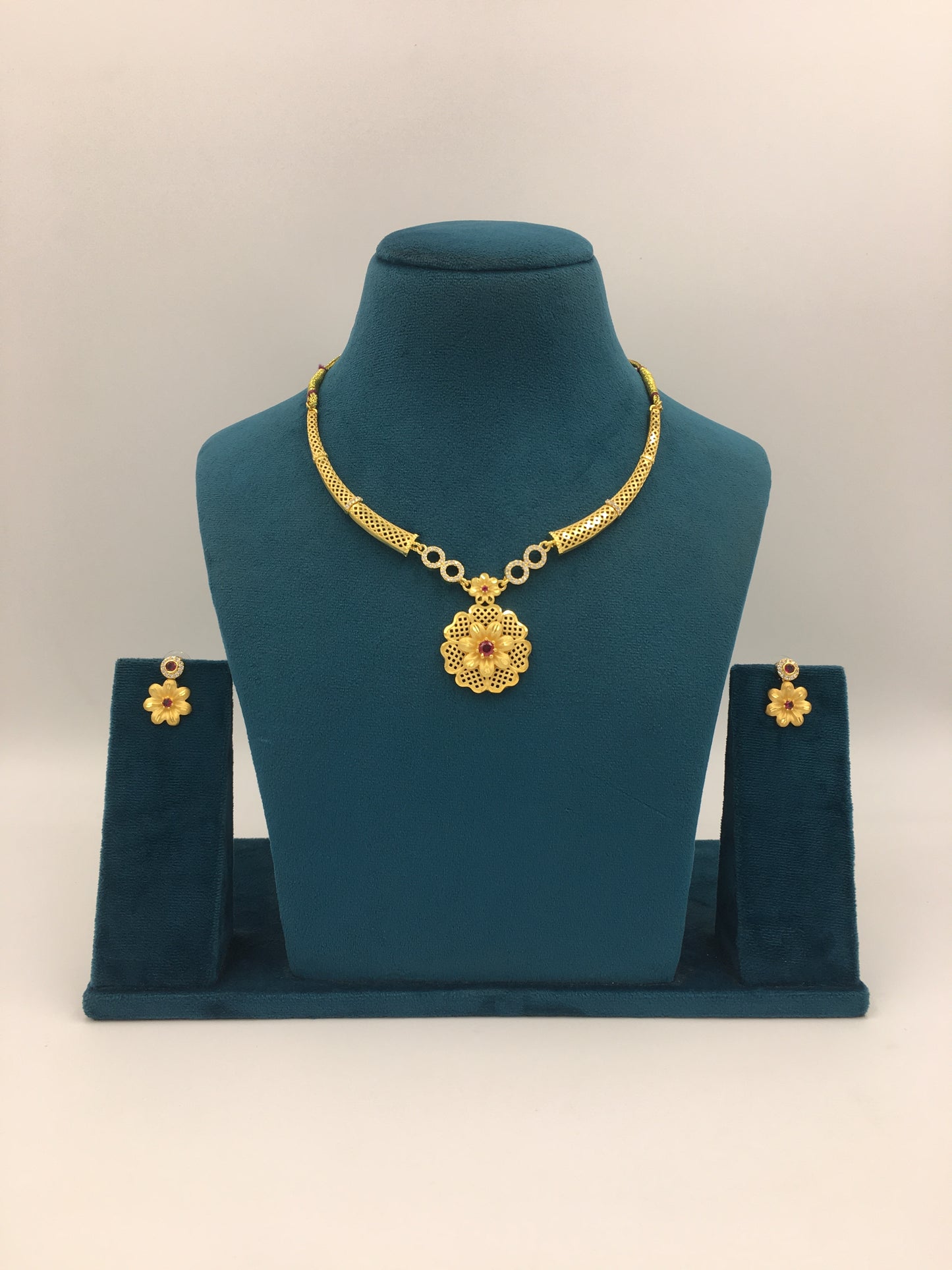 CELESTA FORMING NECKLACE SET