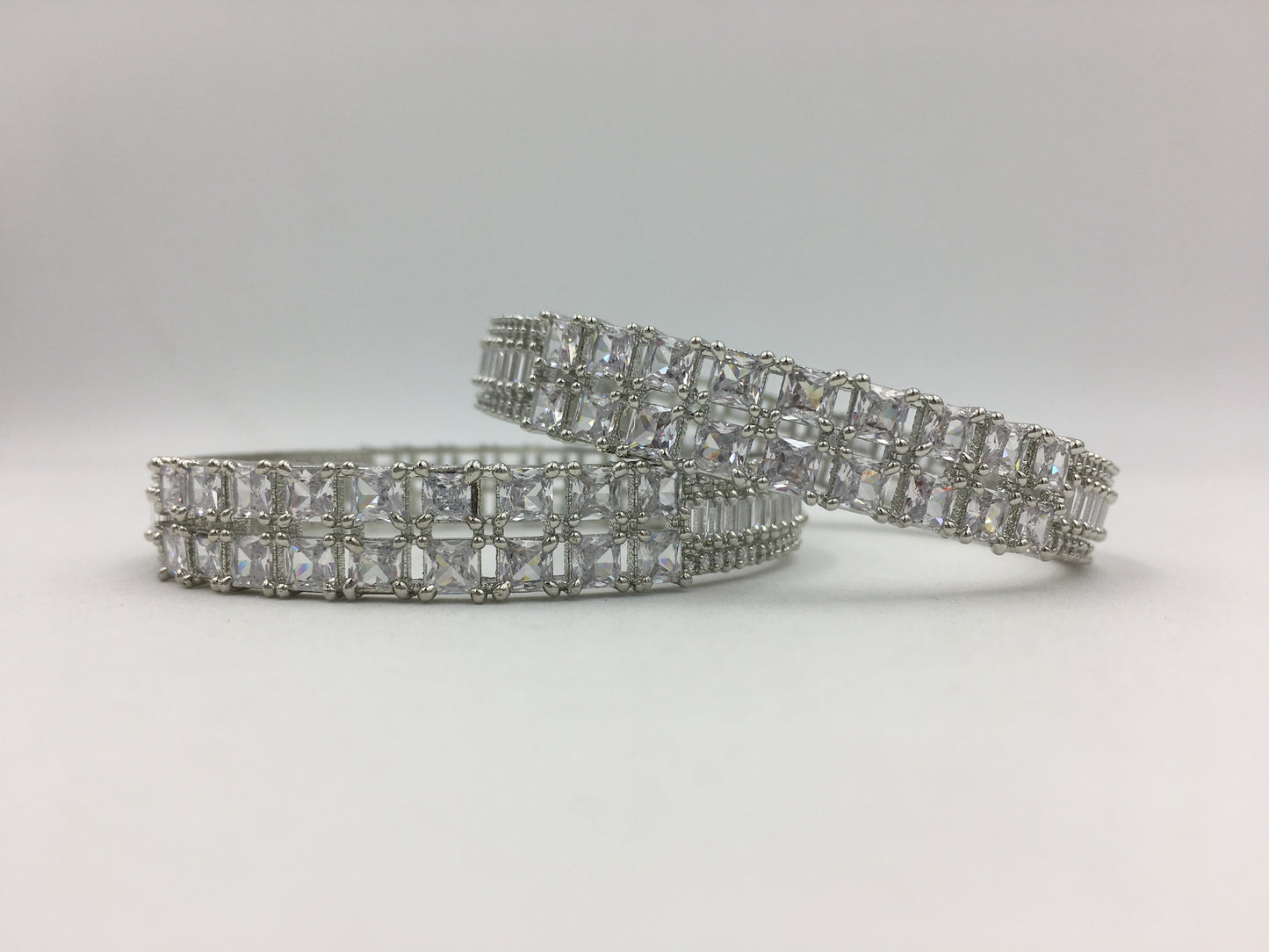 LUCIANA AD BANGLES