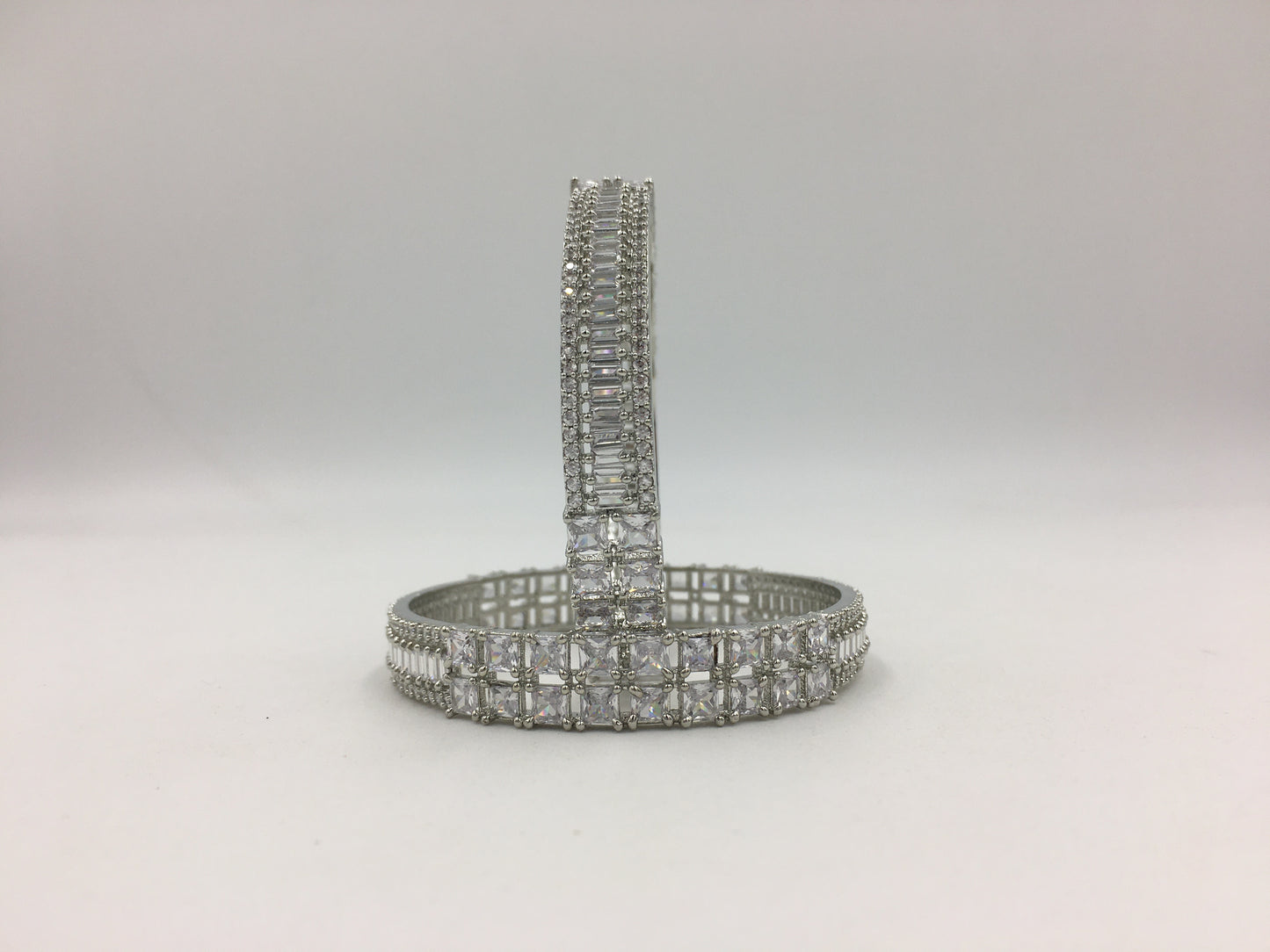 LUCIANA AD BANGLES