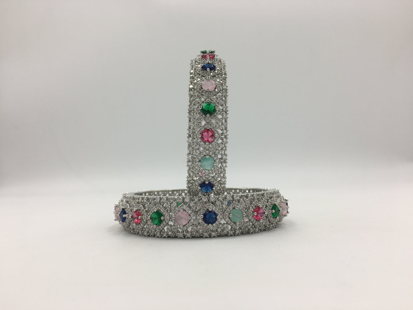 VICTORIA AD BANGLES