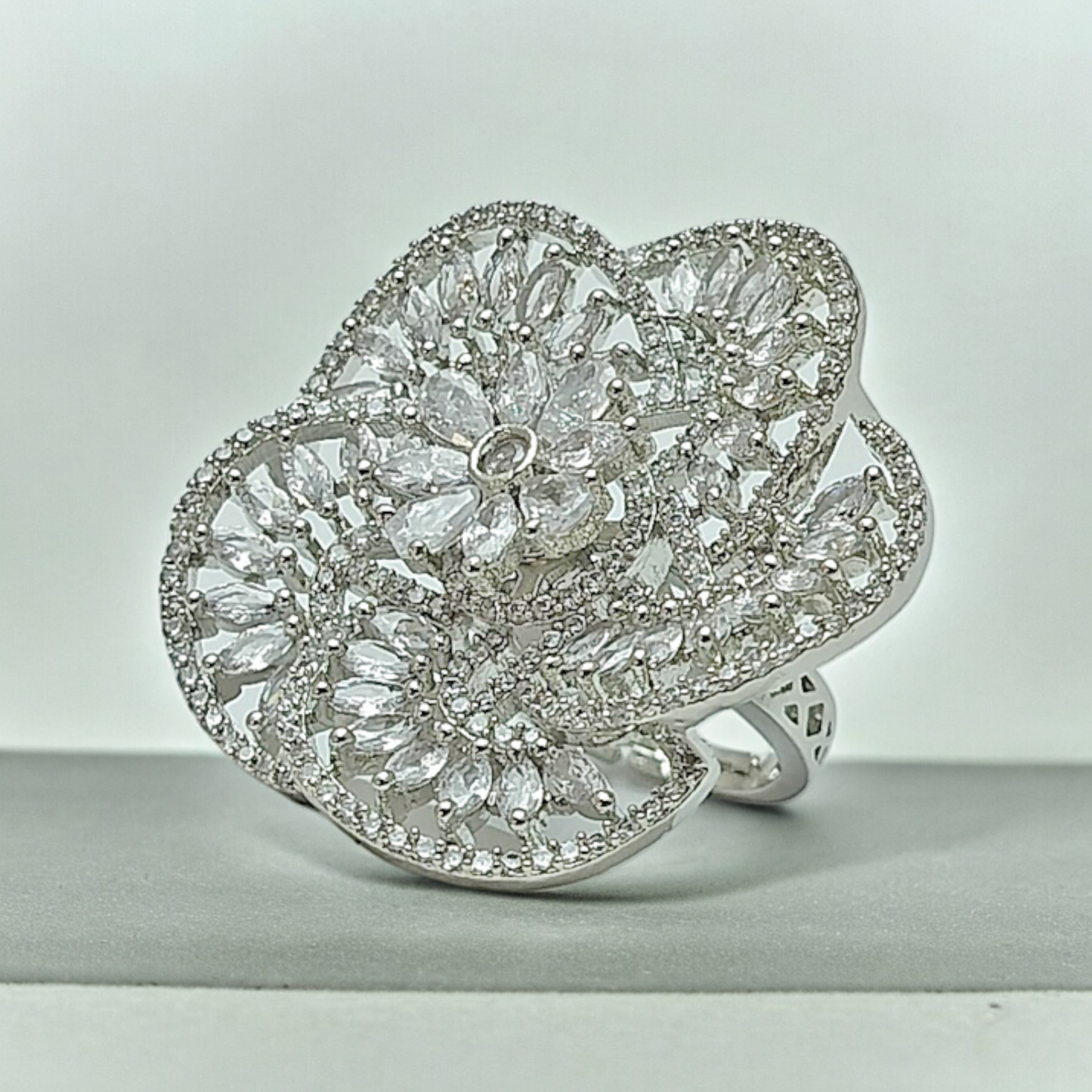 NEERVI SILVER FLORA ZIRCONIA ADJUSTABLE RING