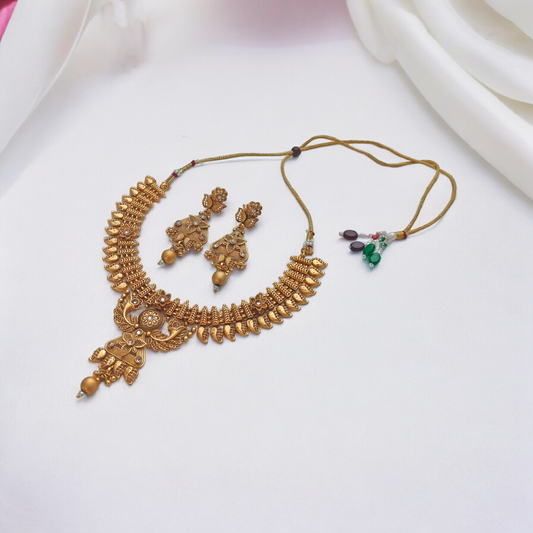 NAINA GOLDEN NECKLACE SET