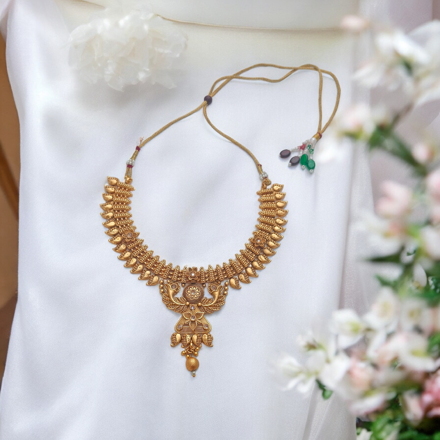 NAINA GOLDEN NECKLACE SET