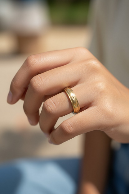 SWIRL PATTERN GOLD BAND LADIES RING