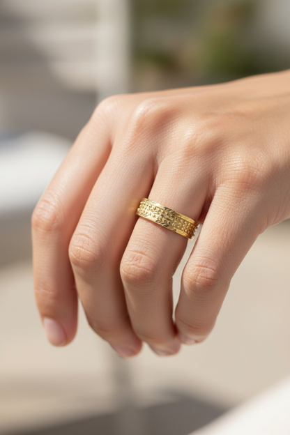 PREMIUM DOTTED DESIGN GOLD LADIES RING