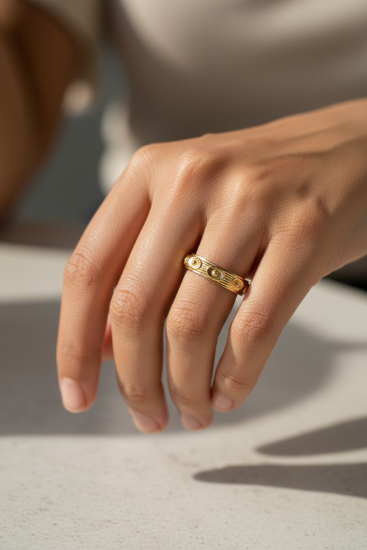 CLASSIC CIRCLE DETAIL GOLD PLATED LADIES RING