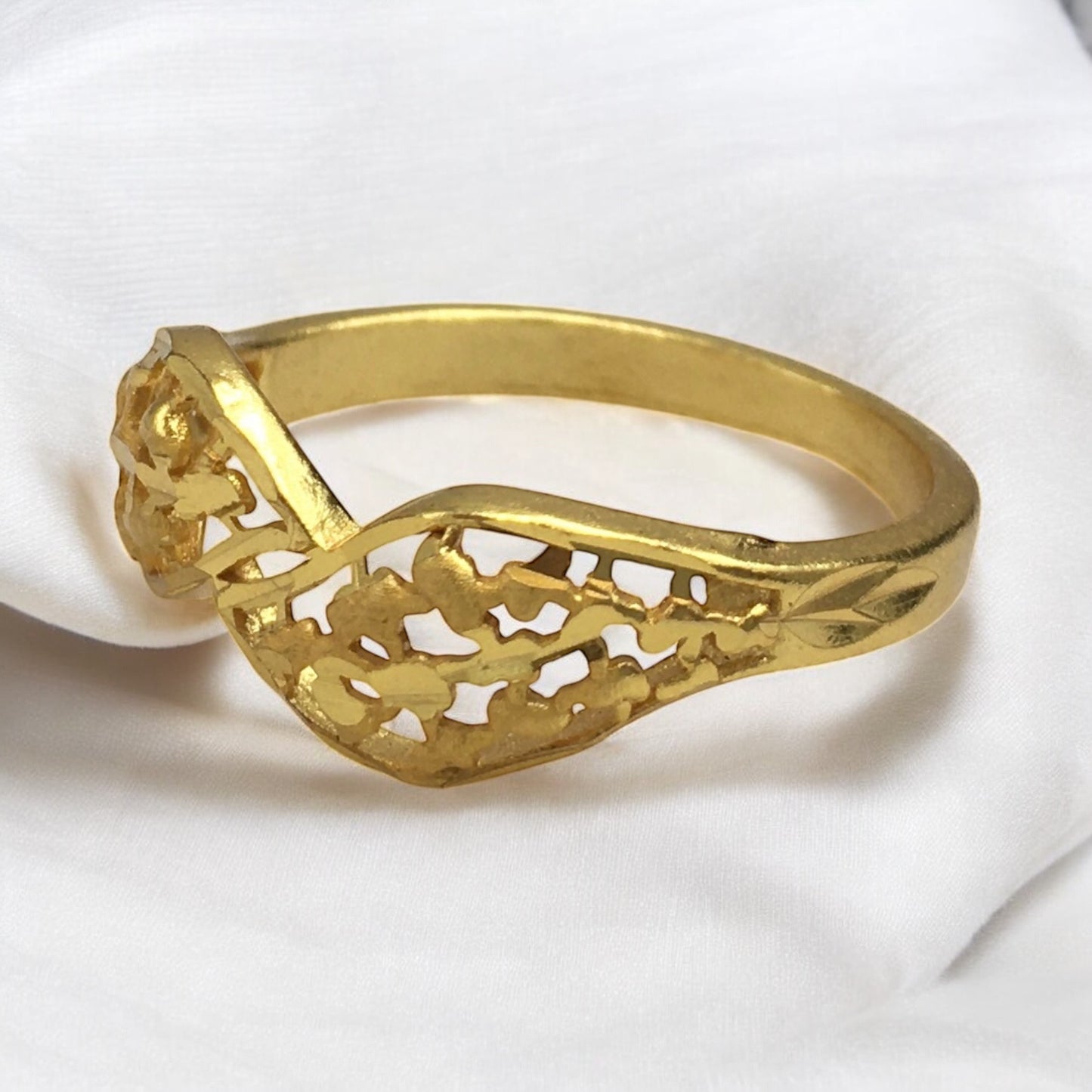 REGAL WHIRL MICRO GOLD PLATED RING FOR WOMEN
