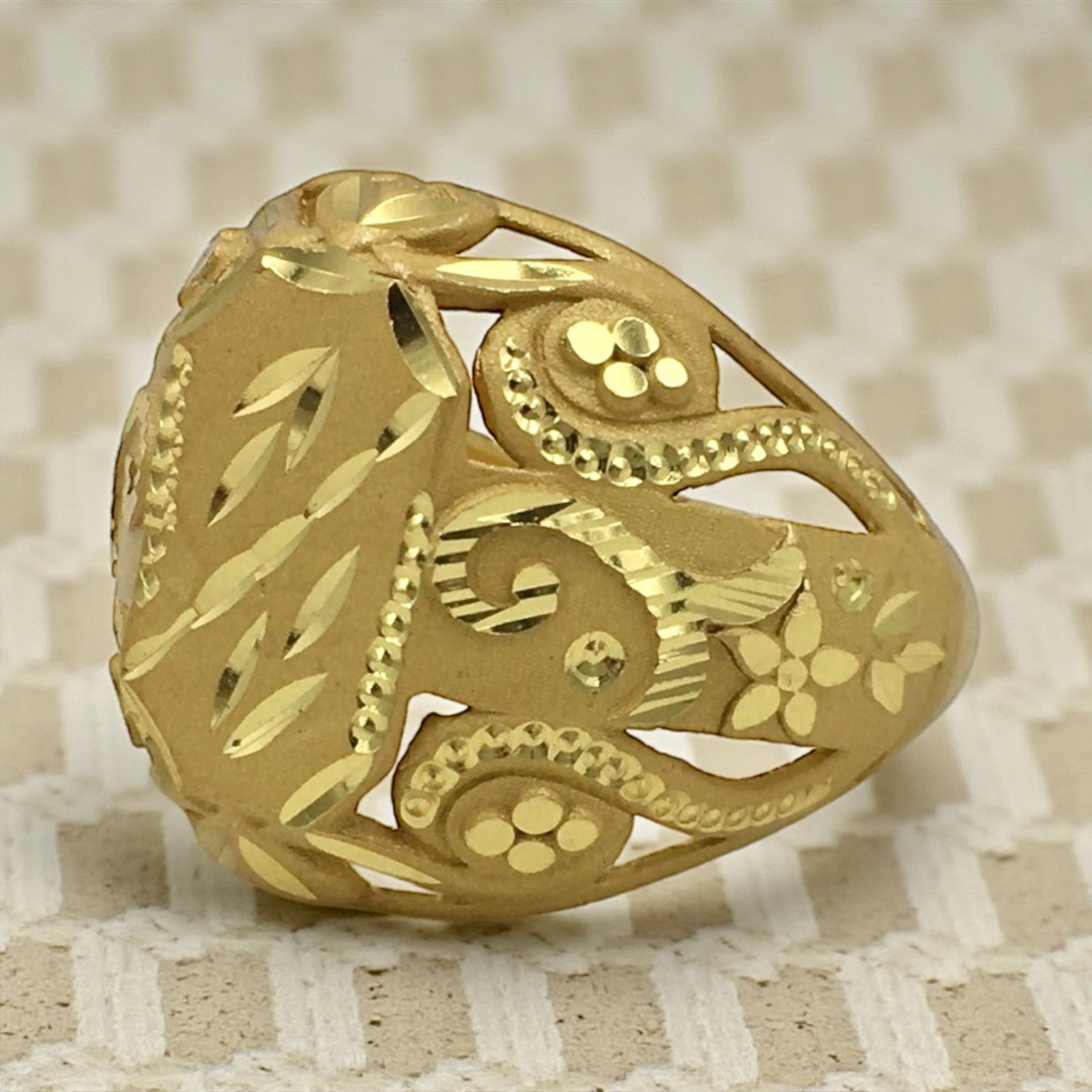 ROYAL CREST MEN'S RING