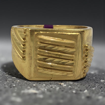 TITAN RIDGE SIGNET RING