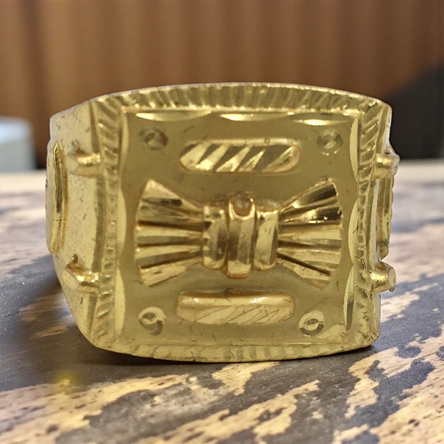 TITAN CREST SIGNET RING