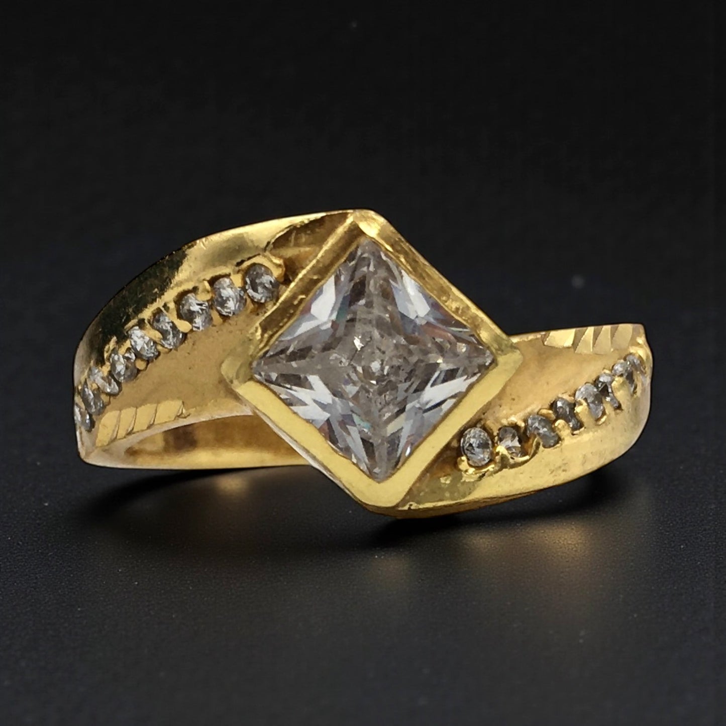 ROYAL PRISM MEN'S RING