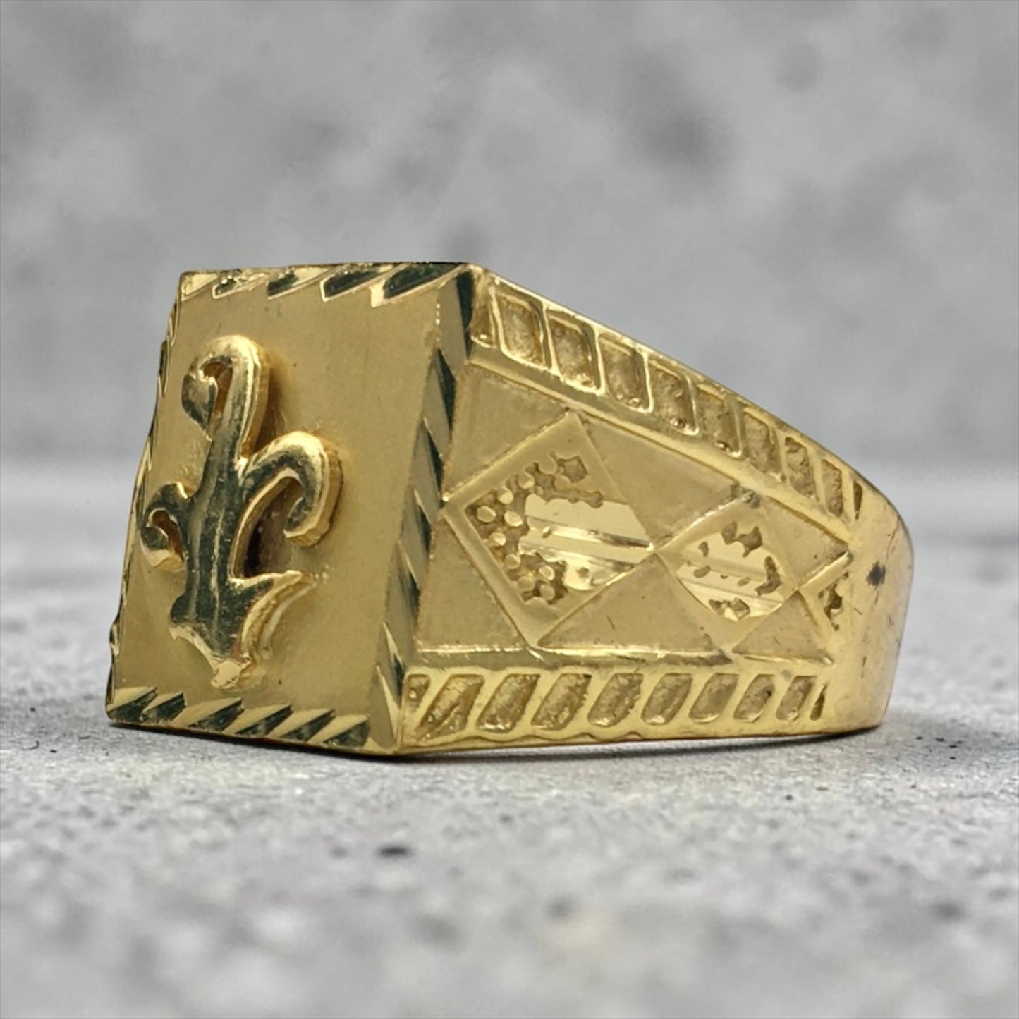 ROYAL CREST MEN'S RING