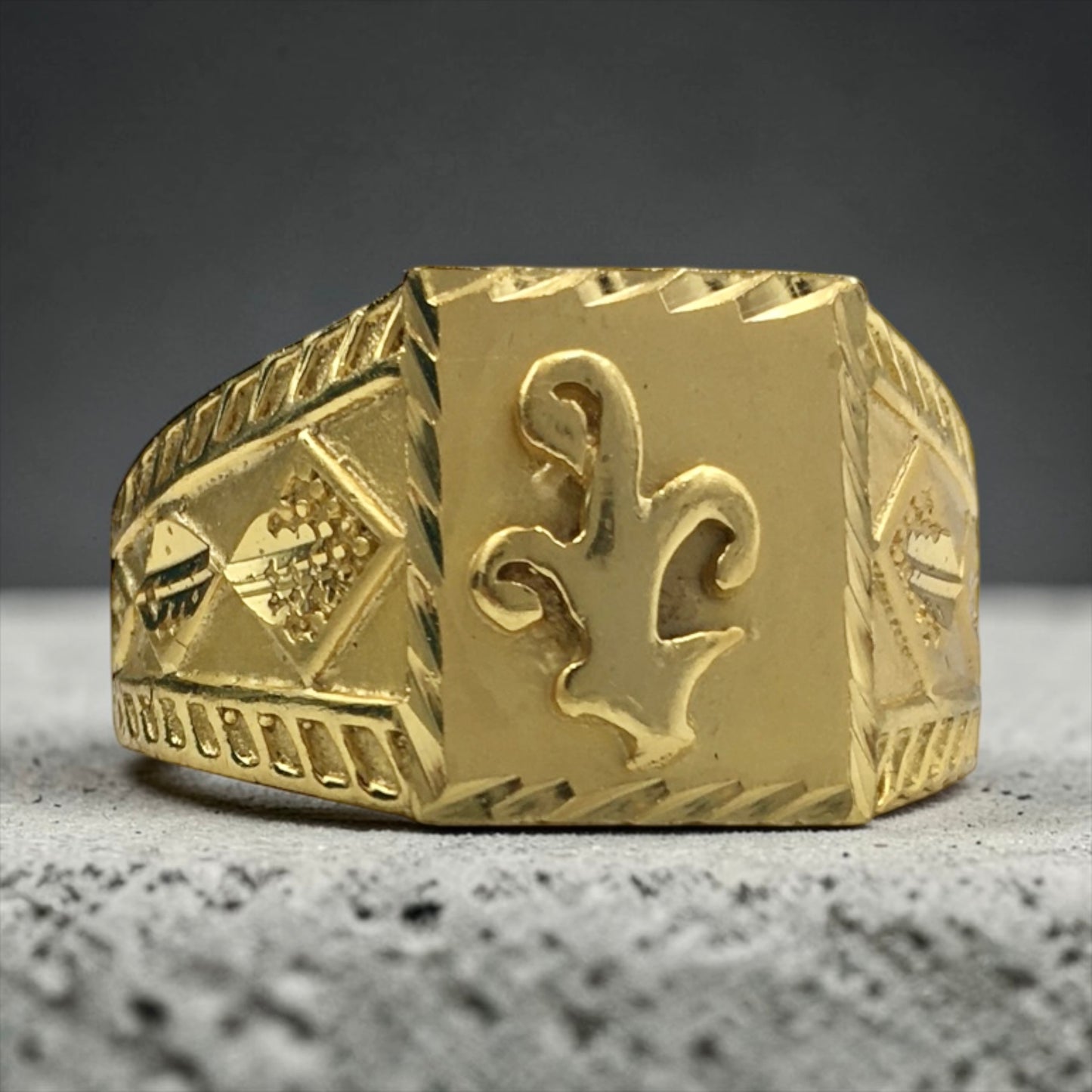 ROYAL CREST MEN'S RING