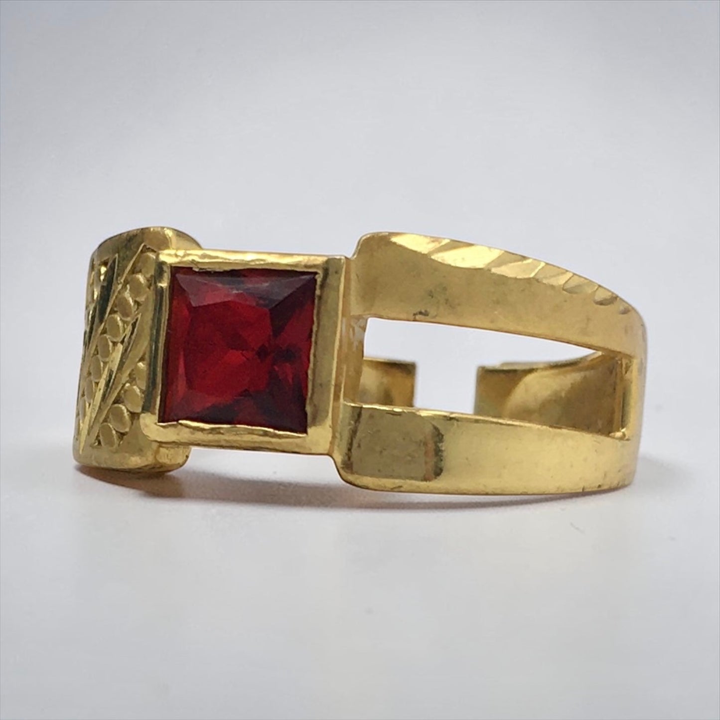 CRIMSON MONARCH MEN'S RING