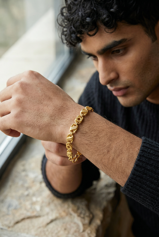 MODERN LOOP DESIGN GOLD MEN'S BRACELET