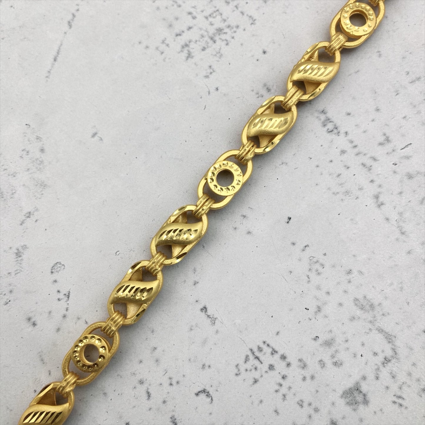 MODERN LOOP DESIGN GOLD MEN'S BRACELET