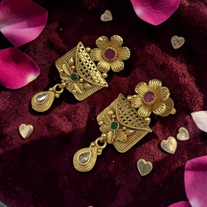 RAJWADI GEOMETRIC ANTIQUE GOLD NECKLACE SET